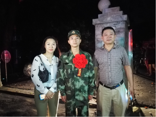市儿童福利院为黄某送行